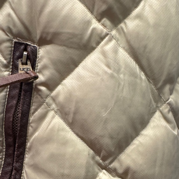 UGG Australia Men's quilted down puffer Beige Vest Size Medium - Picture 3 of 11